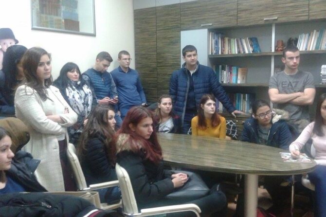 УЧЕНИЦИ ОТ МАТЕМАТИЧЕСКАТА ГИМНАЗИЯ СЕ ЗАПОЗНАХА С ВЪЗМОЖНОСТИТЕ НА РЕПРОДУКТИВНАТА МЕДИЦИНА