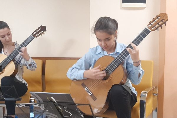 Млади таланти подариха специален концерт-благодарност на екипа на МЦ КИРМ “Св. Елисавета” – Плевен